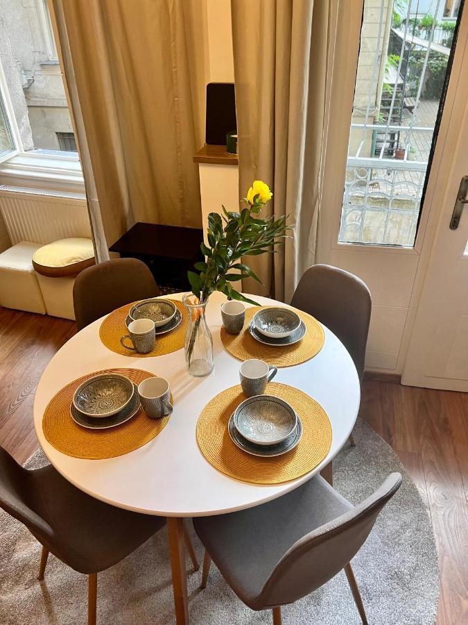 Adorable, Cosy Apartment At The Heroes' Square Budapest Exterior foto